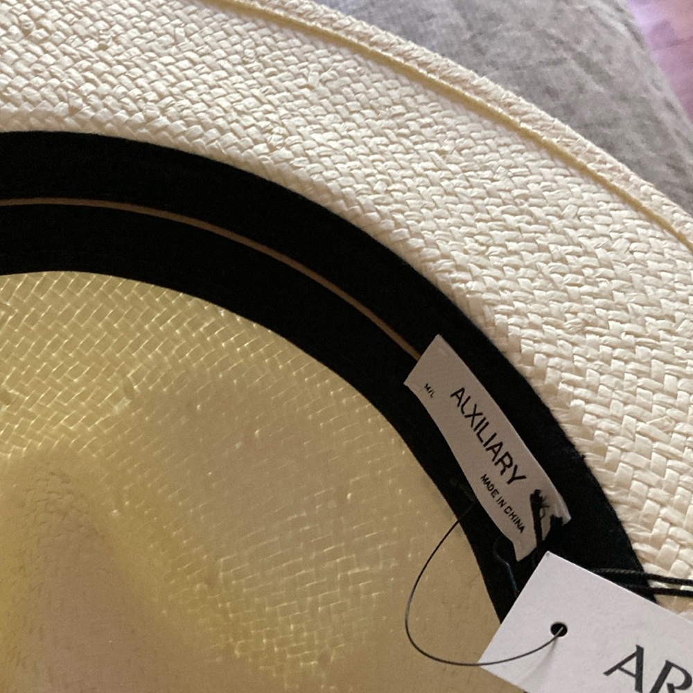 Aritzia Fedora ivory hat  - Brand New with Tag - black ribbon - Picture 12 of 13